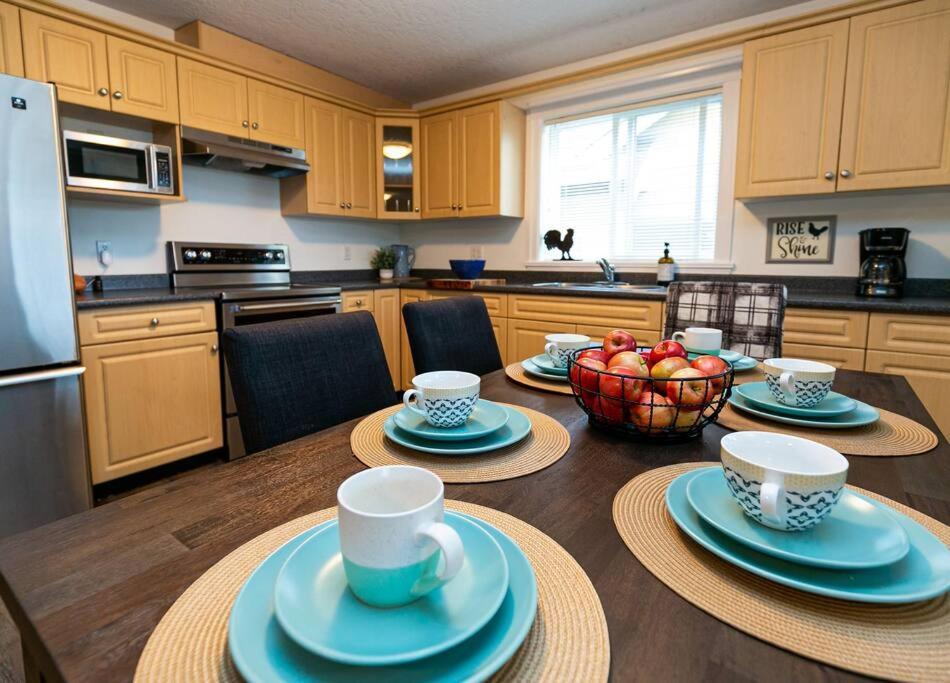 Вилла Cozy Renovated Oasis W Private Terrace & Parking Виктория Экстерьер фото