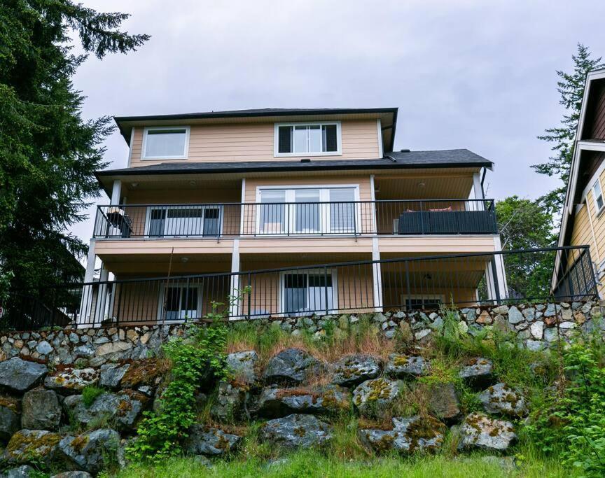 Вилла Cozy Renovated Oasis W Private Terrace & Parking Виктория Экстерьер фото