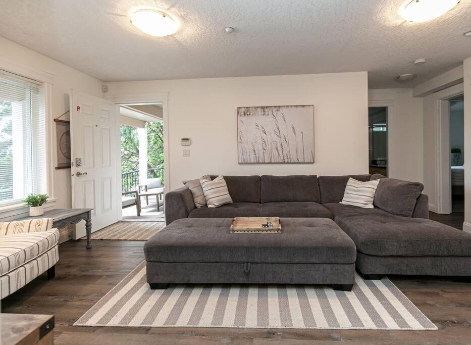 Вилла Cozy Renovated Oasis W Private Terrace & Parking Виктория Экстерьер фото